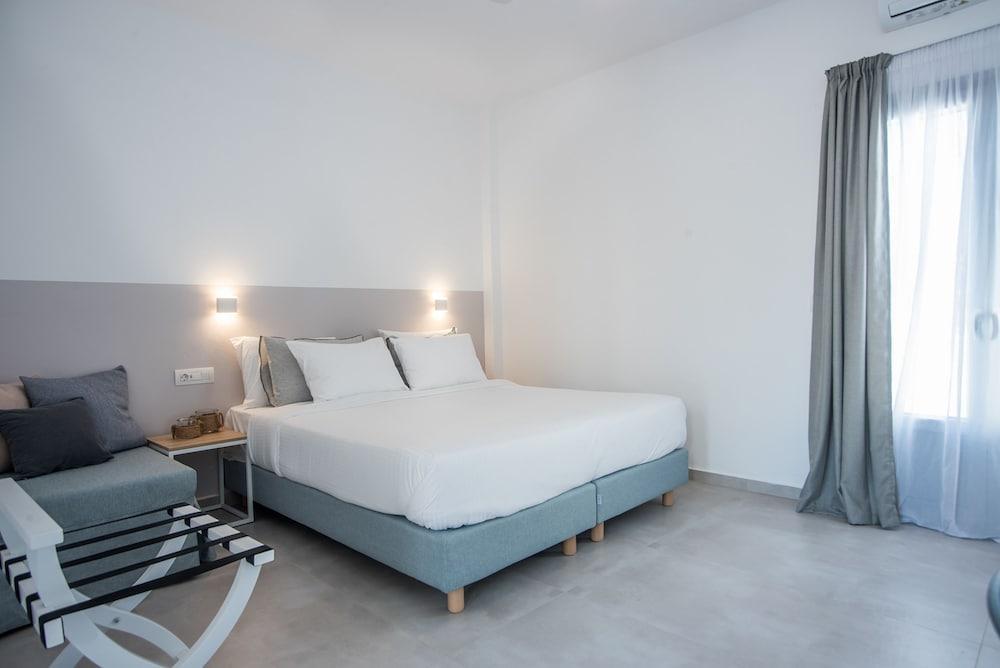Nautilus Apartments-Suites Páros 外观 照片