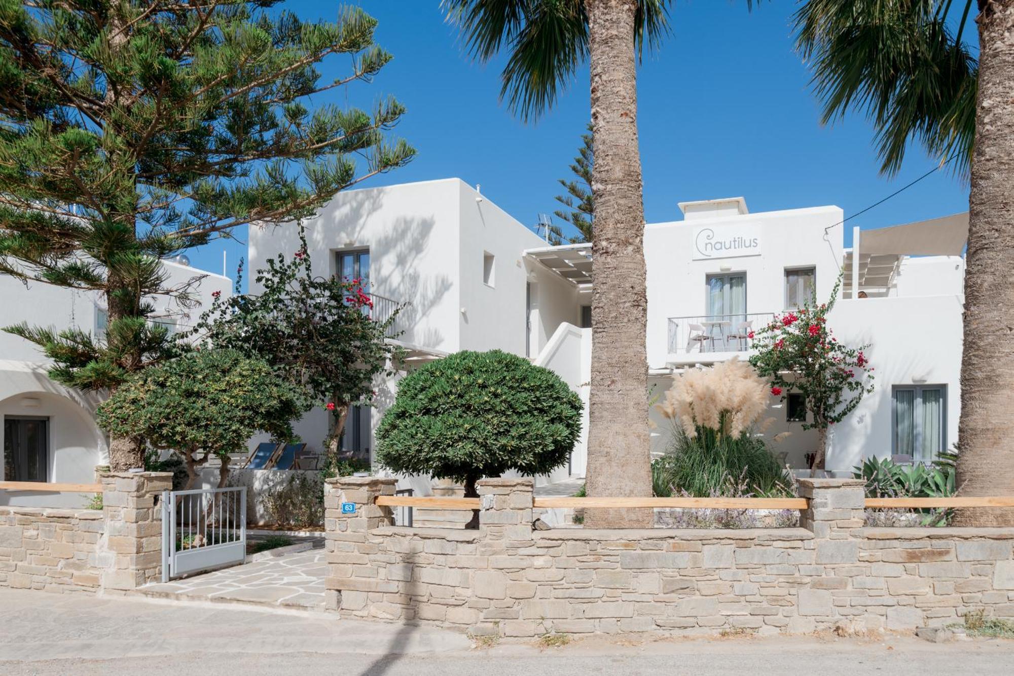 Nautilus Apartments-Suites Páros 外观 照片