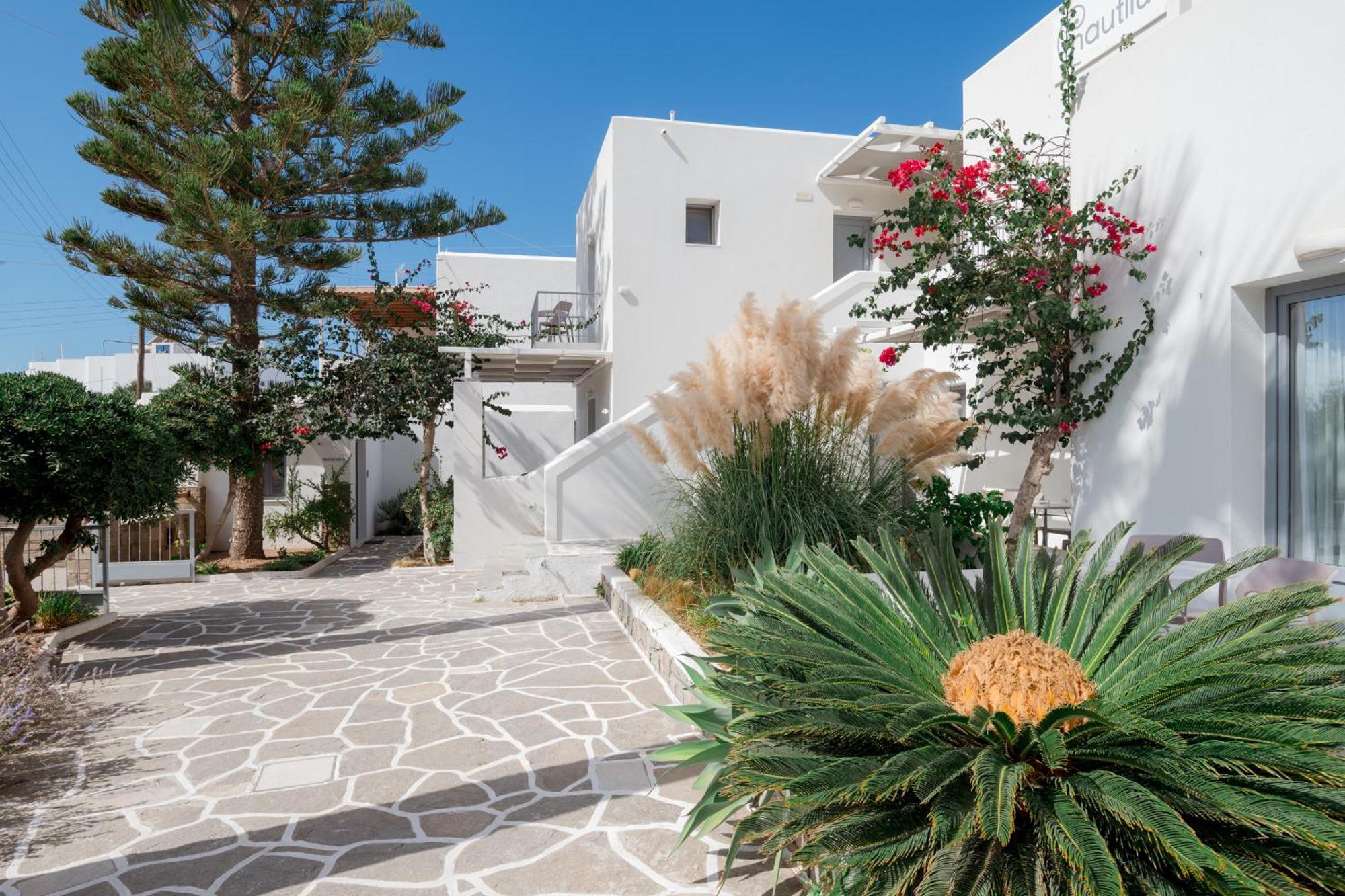 Nautilus Apartments-Suites Páros 外观 照片