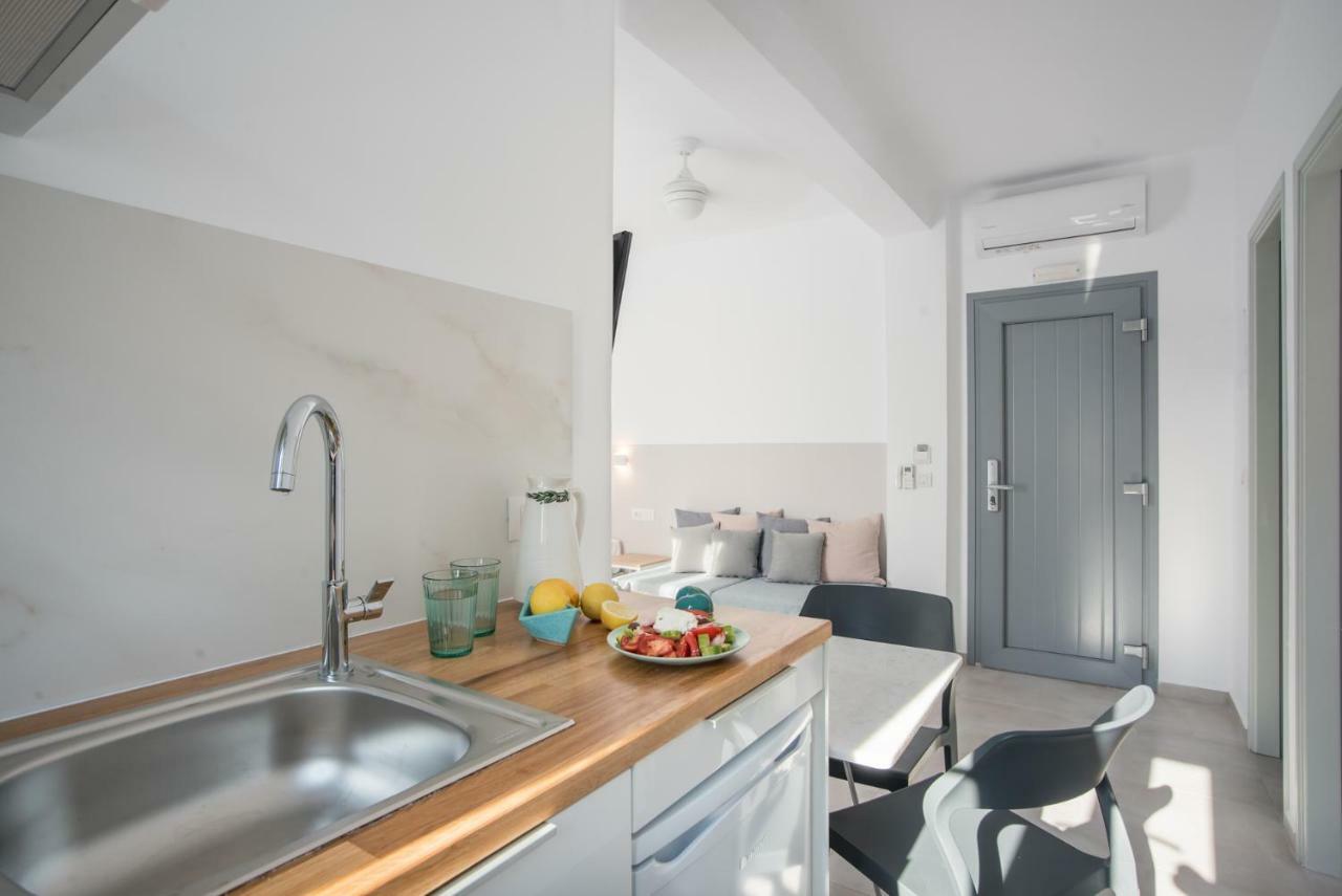 Nautilus Apartments-Suites Páros 外观 照片