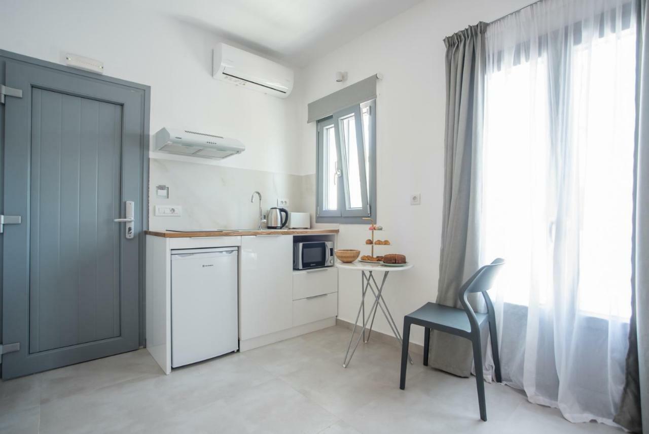 Nautilus Apartments-Suites Páros 外观 照片
