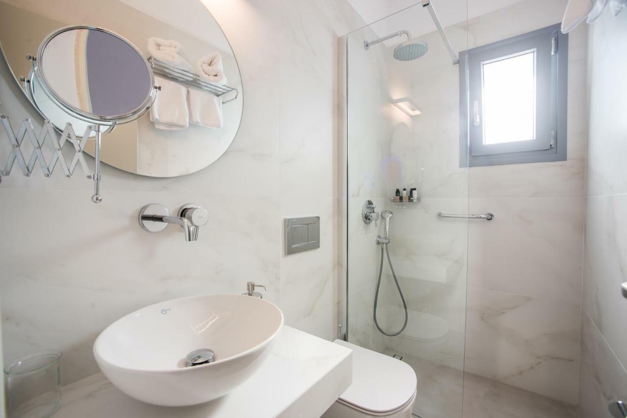 Nautilus Apartments-Suites Páros 外观 照片