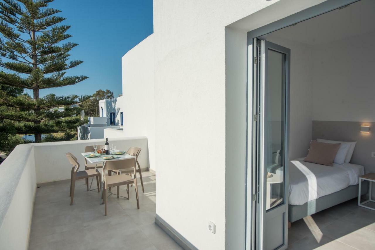 Nautilus Apartments-Suites Páros 外观 照片