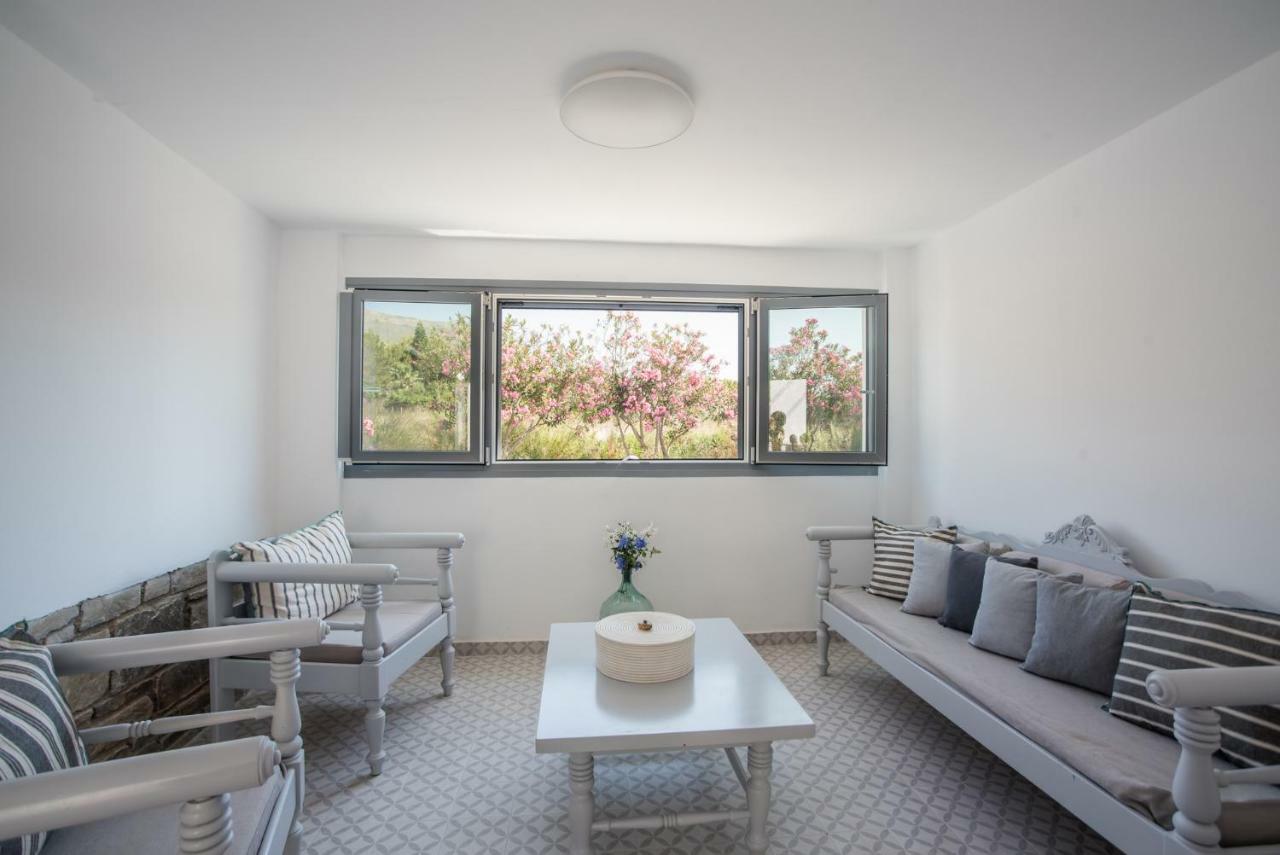Nautilus Apartments-Suites Páros 外观 照片