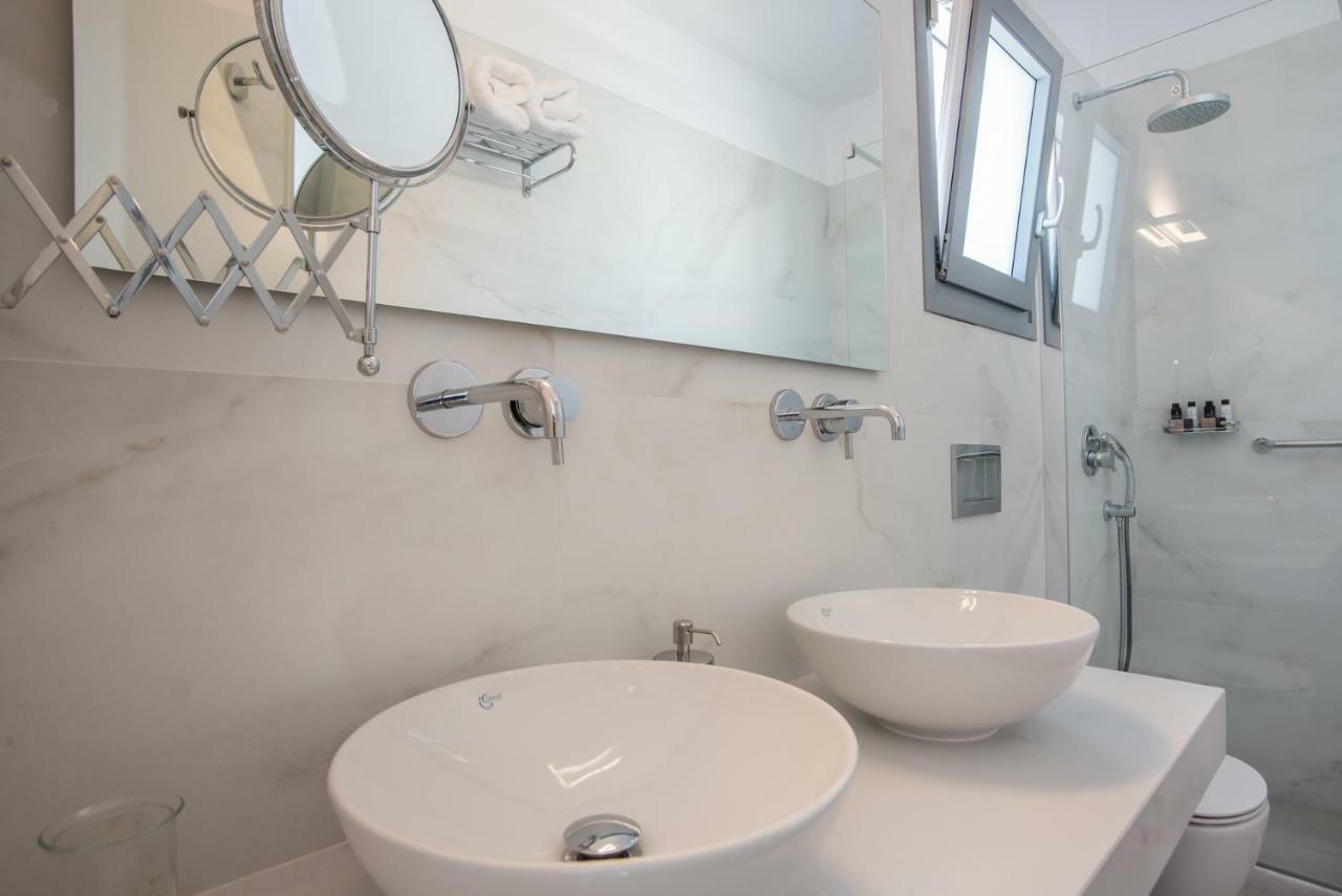 Nautilus Apartments-Suites Páros 外观 照片
