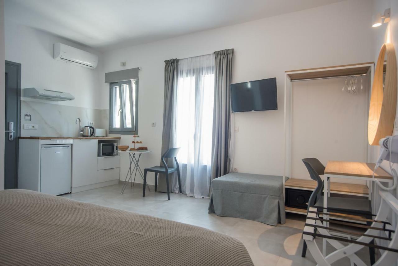 Nautilus Apartments-Suites Páros 外观 照片