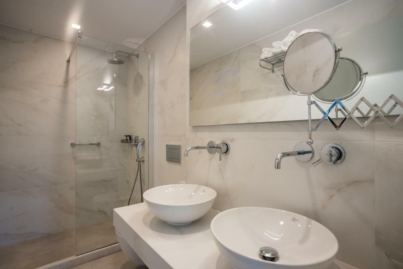 Nautilus Apartments-Suites Páros 外观 照片